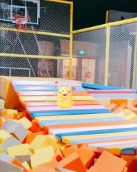 -萌兔星空蹦床撸兔馆