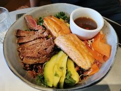 牛肉三文鱼能量碗-Wagas沃歌斯(汇智店)