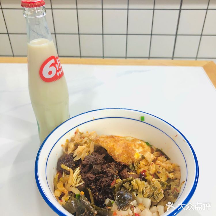 发现一家真正“鸡蛋面”，三个鸡蛋一斤面现做