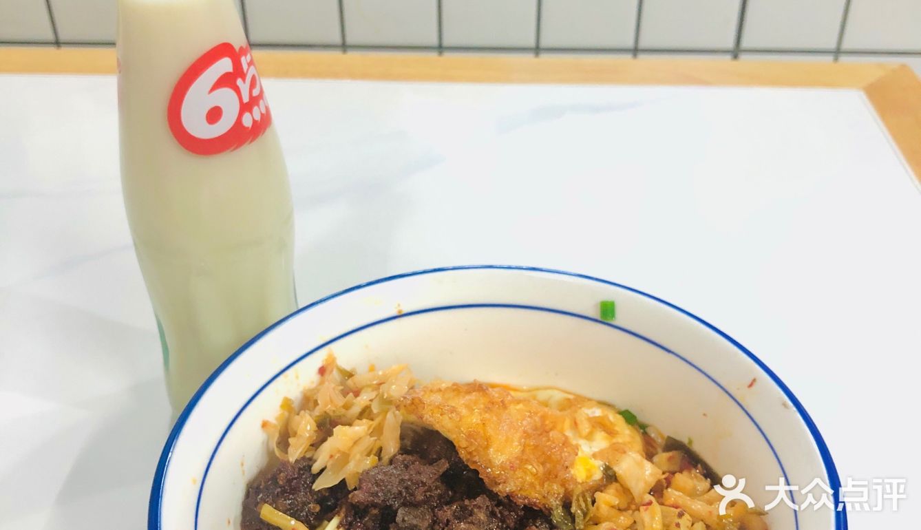 发现一家真正“鸡蛋面”，三个鸡蛋一斤面现做