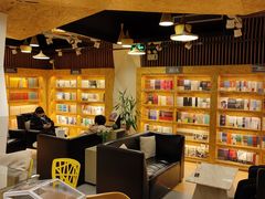 -新华里咖啡书吧(新华书店小寨店)