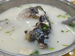 奶汤鱼头-雪湖煜辰鱼头老店(雪野湖店)
