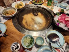 -山河屯铁锅炖·非遗东北菜(南山店)