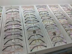 -潘多拉眼镜·蔡司依视路明月(潘家园店)