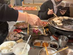 -围炉肉舍•炭烤活鳗•丹东海鲜烤肉(步行街店)