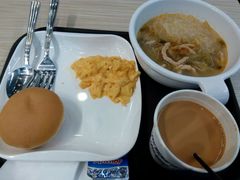早餐&nbsp;榨菜肉丝粉丝&nbsp;炒蛋&nbsp;热奶茶套餐-太兴烧味餐厅(香港机场店)