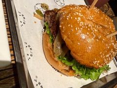 牛肉芝士汉堡-Arrow Factory Brewing箭厂啤酒
