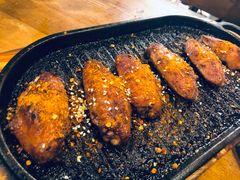 料理烤焦香翅中-老东镇啤酒屋海鲜加工·蒸汽海鲜·海鲜烧烤(台东店)