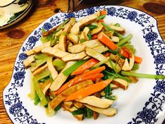 马桥香干炒香芹-东北人家铁锅炖(鞍山路店)