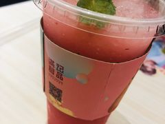 草莓可尔必思-满记甜品(日月光二店)