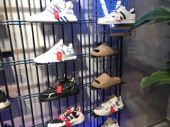 -阿迪达斯(百联徐汇商业广场运动旗舰店)
