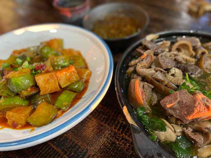 孙柏佤王宴-"晚上散步08路过店门口,都能听到咚咚咚的.