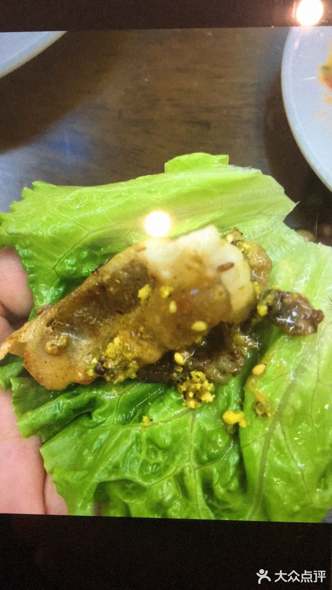 了以后有点脆，配上红色的多酱和黄色的粉粉