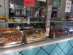 面包甜点陈列柜-老磁器口豆汁店(天坛店)