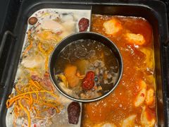 -老牌坊云南鱼豆花火锅(哈西万达店)