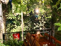 -Cuc Gach Quan Restaurant