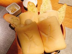 餐前烤面包-锦潼西餐厅