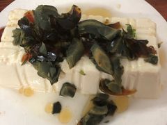 皮蛋豆腐-宝瑞门钉肉饼店