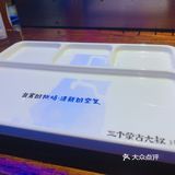 这次没有排队。来一打羊肉串~羊肉串油的地方也很香