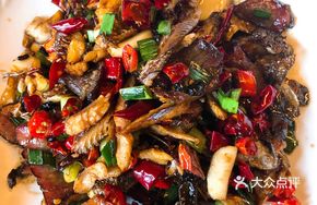 Fired Fish Stir-fried with Preserved Beef