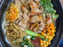 -爆炸头阿姨小四川正宗川味小吃(无任何分店)