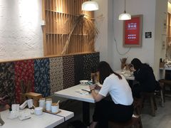 -李与白包子铺(桐梓林店)
