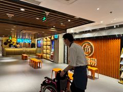 -海底捞火锅鲜切牛肉主题店(长寿路店)