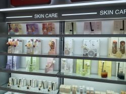 -上海化妆品时尚名品店