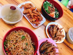 -爆炸头阿姨小四川正宗川味小吃(无任何分店)