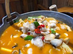 思茅酸汤鱼片-老滇山寨•云南特色菜•地方菜•民族风情歌舞表演(金碧店)