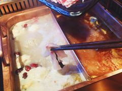 -老牌坊云南鱼豆花火锅(爱建店)