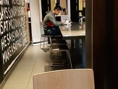 用餐区-麦当劳(新闸路店)