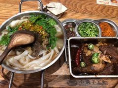 翘脚牛肉粉加手撕鸡套餐-小满手工粉(上海月星环球港店)