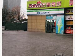 -全家便利店(东直门店)