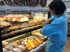 面包甜点陈列柜-盒马鲜生(岭南新世界店)