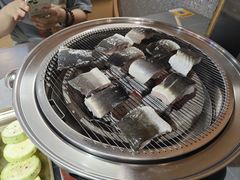 -围炉肉舍•炭烤活鳗•丹东海鲜烤肉(步行街店)