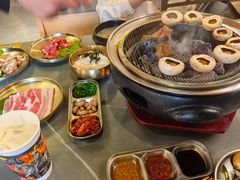 -围炉肉舍•炭烤活鳗•丹东海鲜烤肉(步行街店)