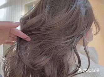 搭配最近特别火的蝴蝶结妥妥的背影杀手~斩男发色