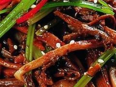 芹菜苗拌茶树菇-老长春肉馆(隆礼路店)