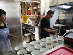 自助取餐区-周震馄饨