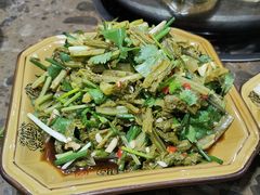 -黄利砖万峰林布依特色酸笋牛肉馆