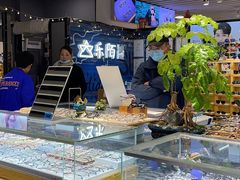 -MiRi眼镜连锁·蔡司·尼康控优点合作店(莘庄店)