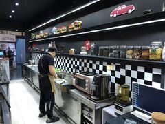 -汽车博物馆主题餐厅