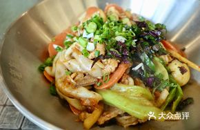 Pork Offal Dry Noodle with Old Friend Sauce