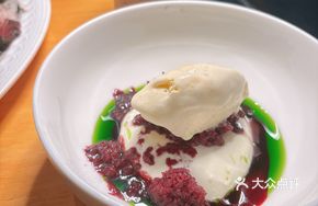 Milk Jelly with Fig Leaf Essence