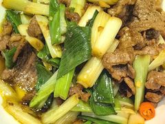 蒜苗炒肉-华悦酒家