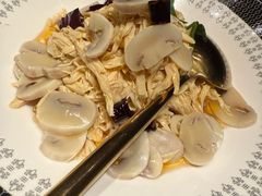 腐竹炖蘑菇-老吉堂上海本帮菜(工体店)