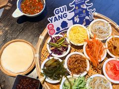 -包整·丝娃娃(一览甲秀楼风景店)