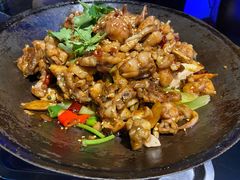 泥炉碳锅牛蛙-西街夜油条·麻团包乌饭