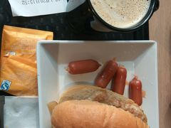 猪扒包加脆皮肠-大家乐(东莞虎门店)